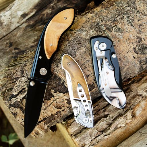 Folding knives